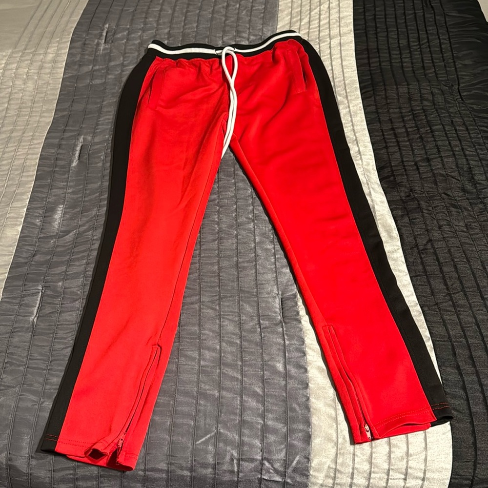 Sweats with tapered, zipper, bottom, red and black white laces, medium, athletic